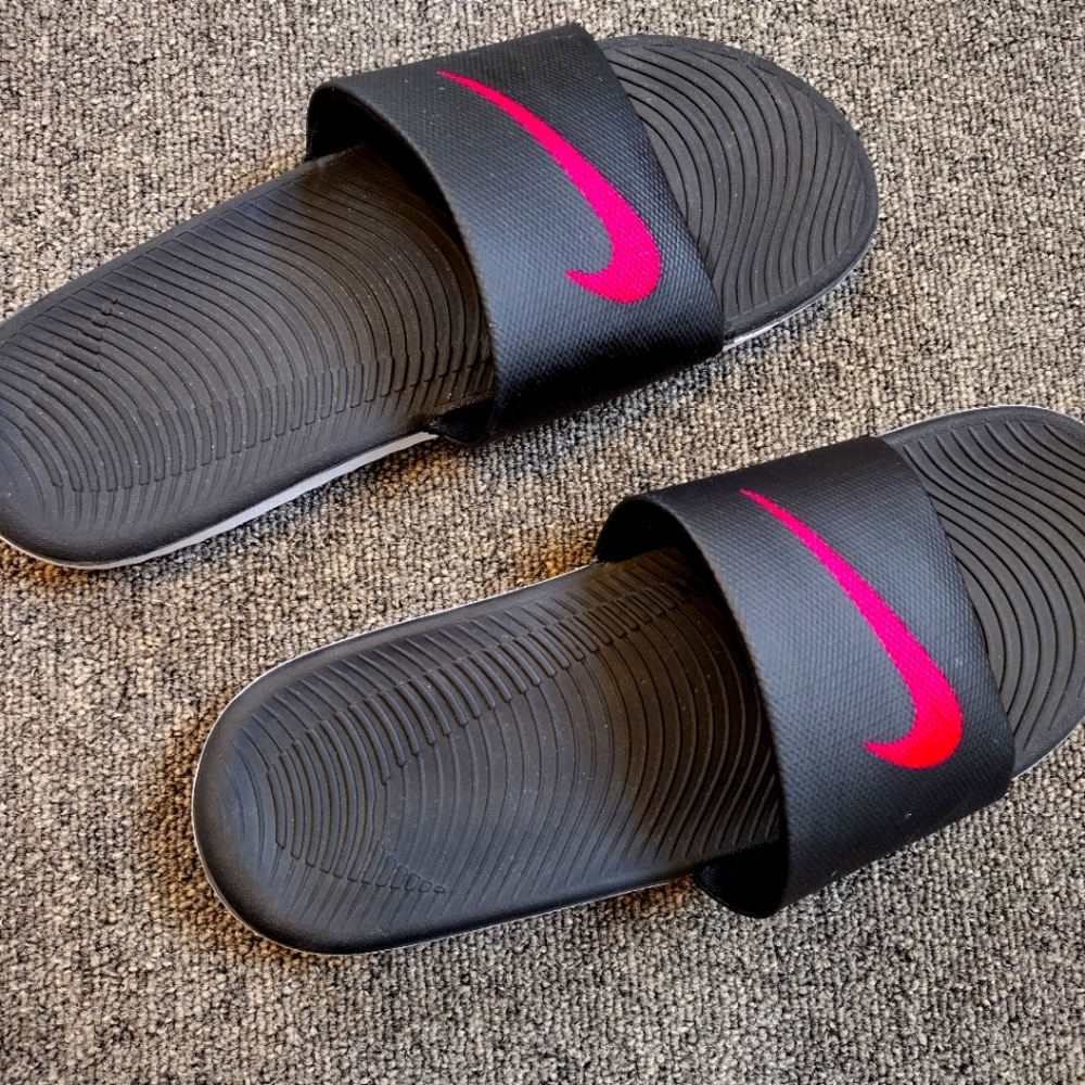 Women's Nike slides, size 10, black with white bottom and bright pink swoosh